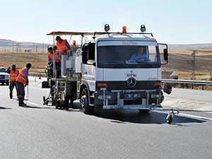TÜBİTAK ucuz ve uzun ömürlü yerli yol çizgi boyası geliştirdi