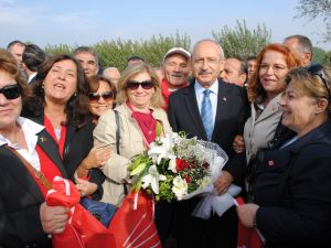 Kılıçdaroğlu’nu Çiçekle Karşıladılar