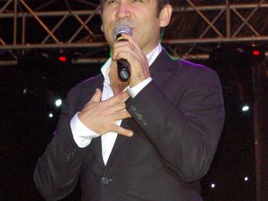 Ferhat Göçer Bandırmada Konser Verdi