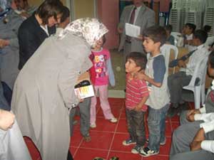 Ak Partili Kadınlar Öğrencileri Sevindirdi