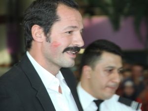 Ünlü Oyuncu Bilek Güreşi Yaptı