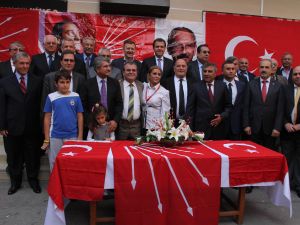 Chp’li Vekiller Bayramı Halay Çekerek Kutladı