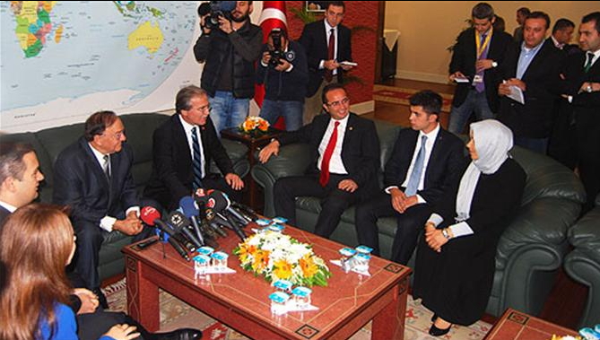 AK Parti Ve CHP Bayramlaştı