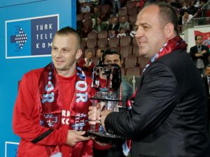 Türk Telekom’dan Marek Sapara’ya 1967’ıncı Gole Özel Plaket