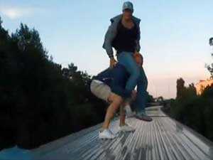 Tren Üzerinde Tehlikeli Şov