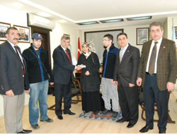 Tes-İş Sendikası’ndan  Üyesine 10 Bin TL Yardım