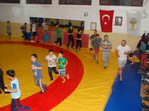Yalova’dan 30 Güreşçi Madalya İçin Mindere Çıkacak