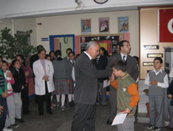 Deneme Sınavında Başarılı Oldular,  Ödülü Annelerin Elinden Aldılar 