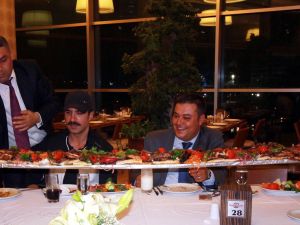 Metrelik Adana Kebabı Özcan Deniz’e Diyet Bozdurdu