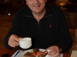 Sunay Akın: Can Boğazdan Gelir Ve Gider