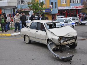 Elbistanda Trafik Kazası: 3 Yaralı