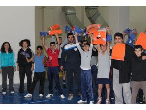 Güreşçilere Malzeme Yardımı
