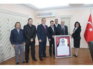 Vip Atakent’ten Vali Civelek’e Forma