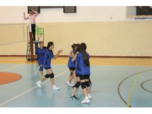 Okul Sporlarında Heyecan Başladı