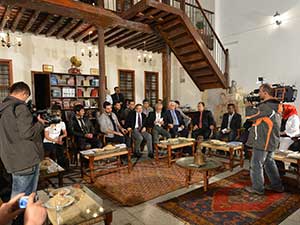 Davetsiz Misafir, Kent Konseyi’nin Misafiri Oldu