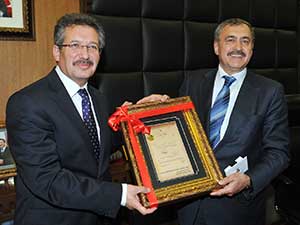 Bakan Eroğlu’ndan Belediyeye Ziyaret