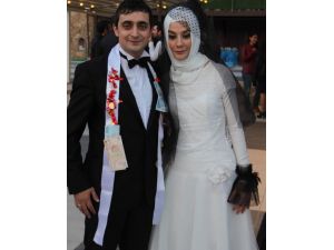 Yazar Esra Elönü Dünya Evine Girdi