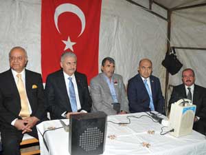 Bakan Yıldırım’dan Şehit Ailesine Taziye Ziyareti