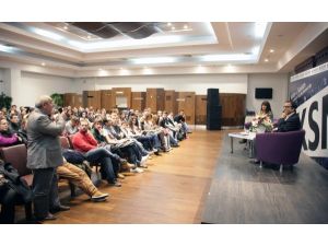 Ayşegül Aldinç Küçükçekmeceli Hayranlarıyla Buluştu