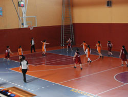 Küçük Kızlar Basketbolda İl Birincisi
