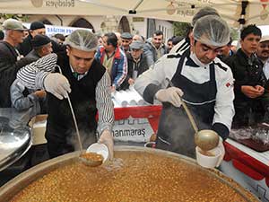 Belediyeden Geleneksel Aşure İkramı