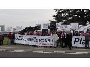 Trabzonsporlu Taraftarlar Uefa’yı Protesto Etti