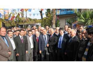 Ak Parti Genel Başkan Yardımcısı Türel İzmir’de