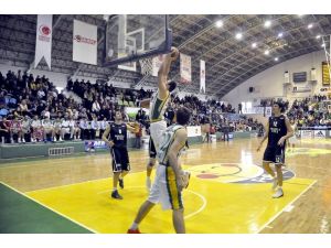 Anadolu Efes Zorlu Olin Deplasmanından Galibiyetle Döndü