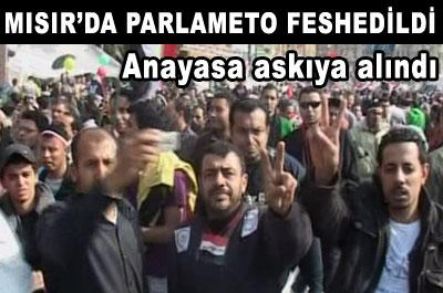 Mısırda Anayasa Askıya Alındı