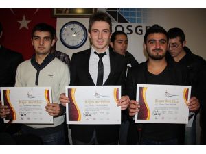 16 Gencin İstihdam Sevinci