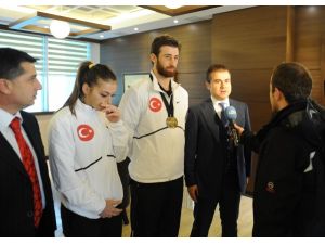 (Özel Haber) Başbakan Erdoğanın Köylüsü Şampiyon Karateciden Suat Kılıçla Güneysu Sohbeti