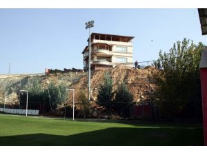 Gaziantepspor’un Soyunma Odasından Yol Geçecek