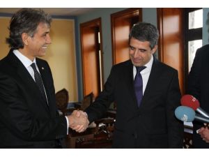 Bulgaristan Cumhurbaşkanı, Bulgar Kilisesini Ziyaret Etti