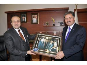 Bakan Bağış, Malatya Belediyesi’ni Ziyaret Etti