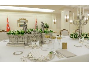 Cumhurbaşkanı, Yaş Üyelerini Osmanlı İçin Özel Üretilen Sofra Takımıyla Ağırladı