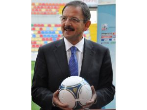 Fifa Yetkilileri Kayseri Stadını İnceledi