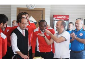 Antalyasporda Doğum Günü Kutlaması