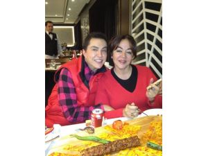 İzmirde Kebap Yiyip Hasret Giderdiler