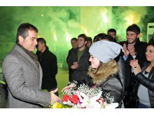 Gümüşhaneli Gençler Suat Abilerini Meşalelerle Karşıladı