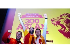 Ayhan Akman, Şampiyonlar Ligi Maçını Galatasaraylı Taraftarlarla İzledi