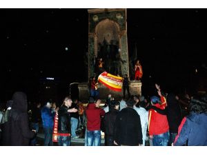 Taksim Meydanı’nda Galatasaray Sevinci