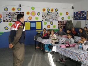 Jandarma’dan Öğrencilere Eğitim