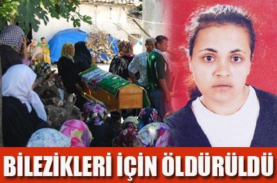 Cesedi çekyatın altına gizledi