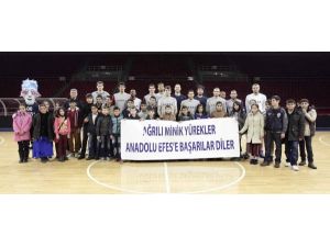 Anadolu Efes ‘minik Yürekler İle Buluştu