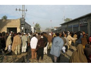 Pakistanda Bombalı İntihar Saldırısı