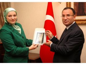 Bozdağ, Avrupa’nın Başörtülü İlk Kadın Belediye Başkanını Kabul Etti