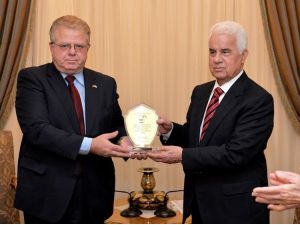 Kktc İnsan Hakları Derneği’nden Cumhurbaşkanı Eroğlu’na ‘sır John Locke’ Ödülü