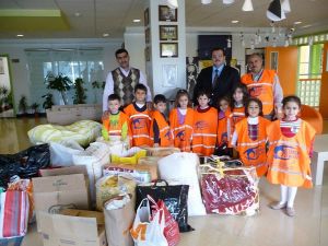 Minik Öğrencilerden Suriyeli Mültecilere Yardım