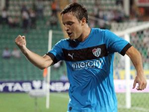 Rakiplerin Kilidini Batalla Açıyor