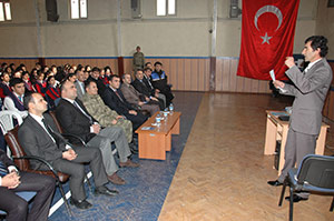 Elbistan’da Bağımlılık Semineri Verildi